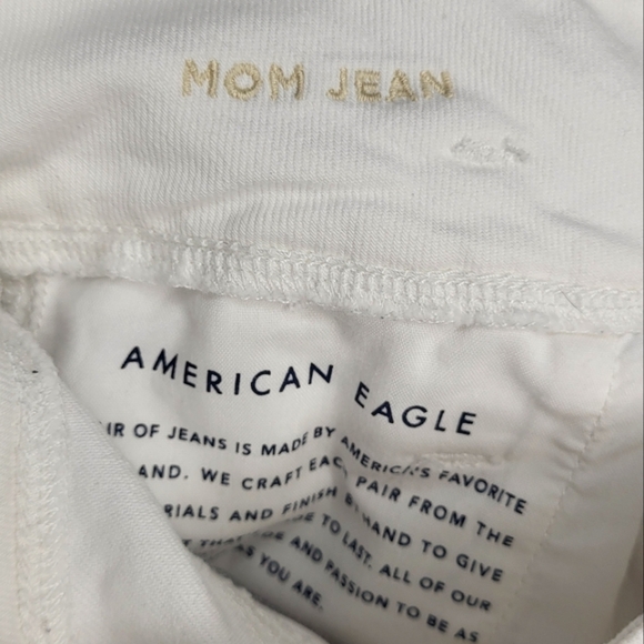 American Eagle High Rise White Mom Jeans - Size 0 | Classic & Chic A73 - Picture 7 of 12